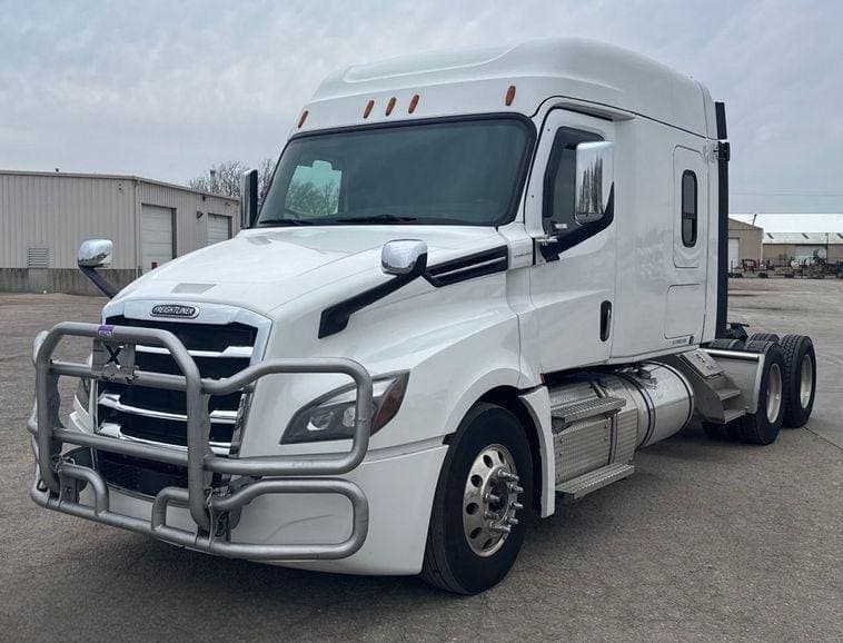 2020 Freightliner Cascadia 126 Sleeper Semi Truck