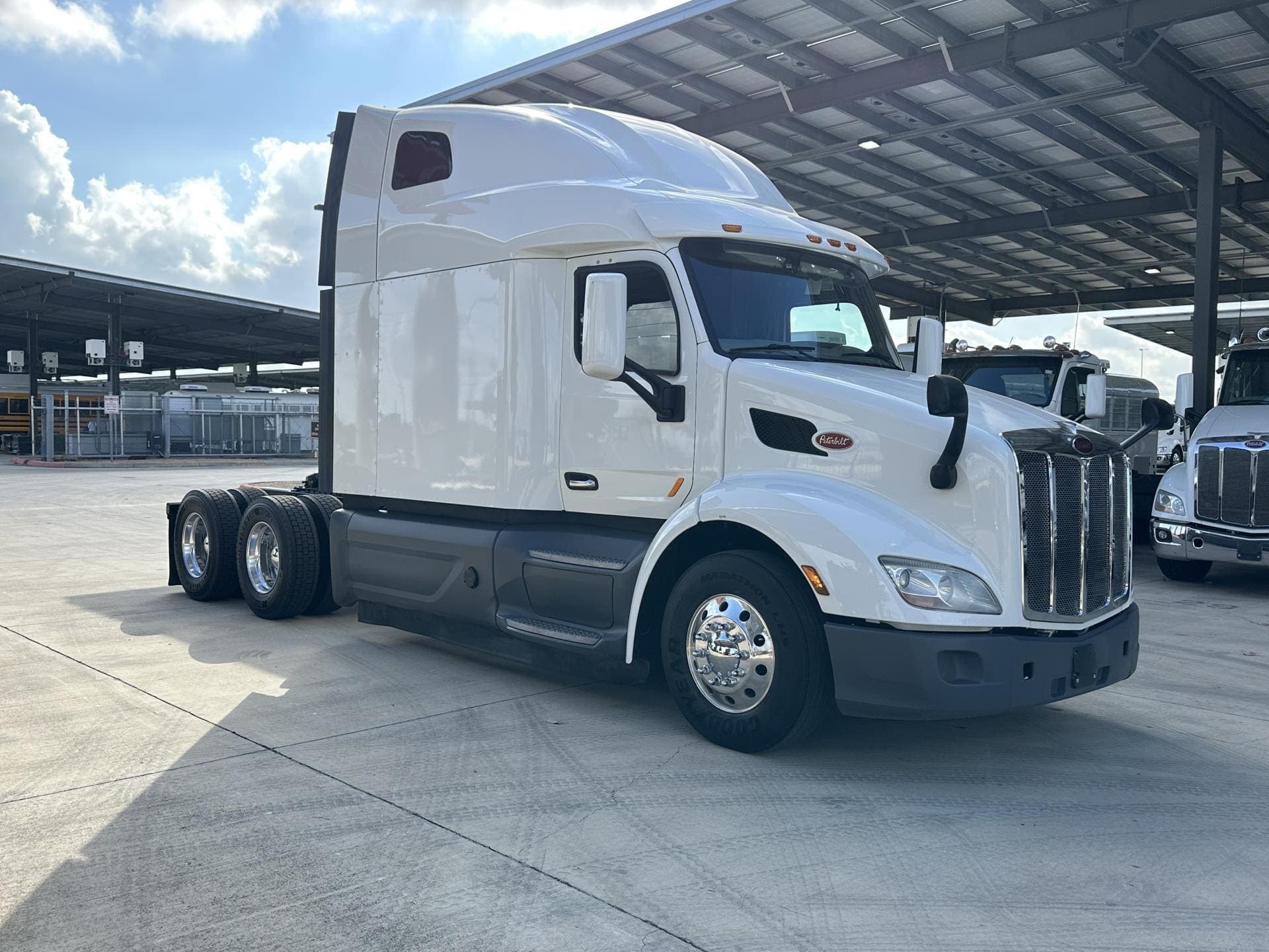 2021 Peterbilt 579 Sleeper Semi Truck