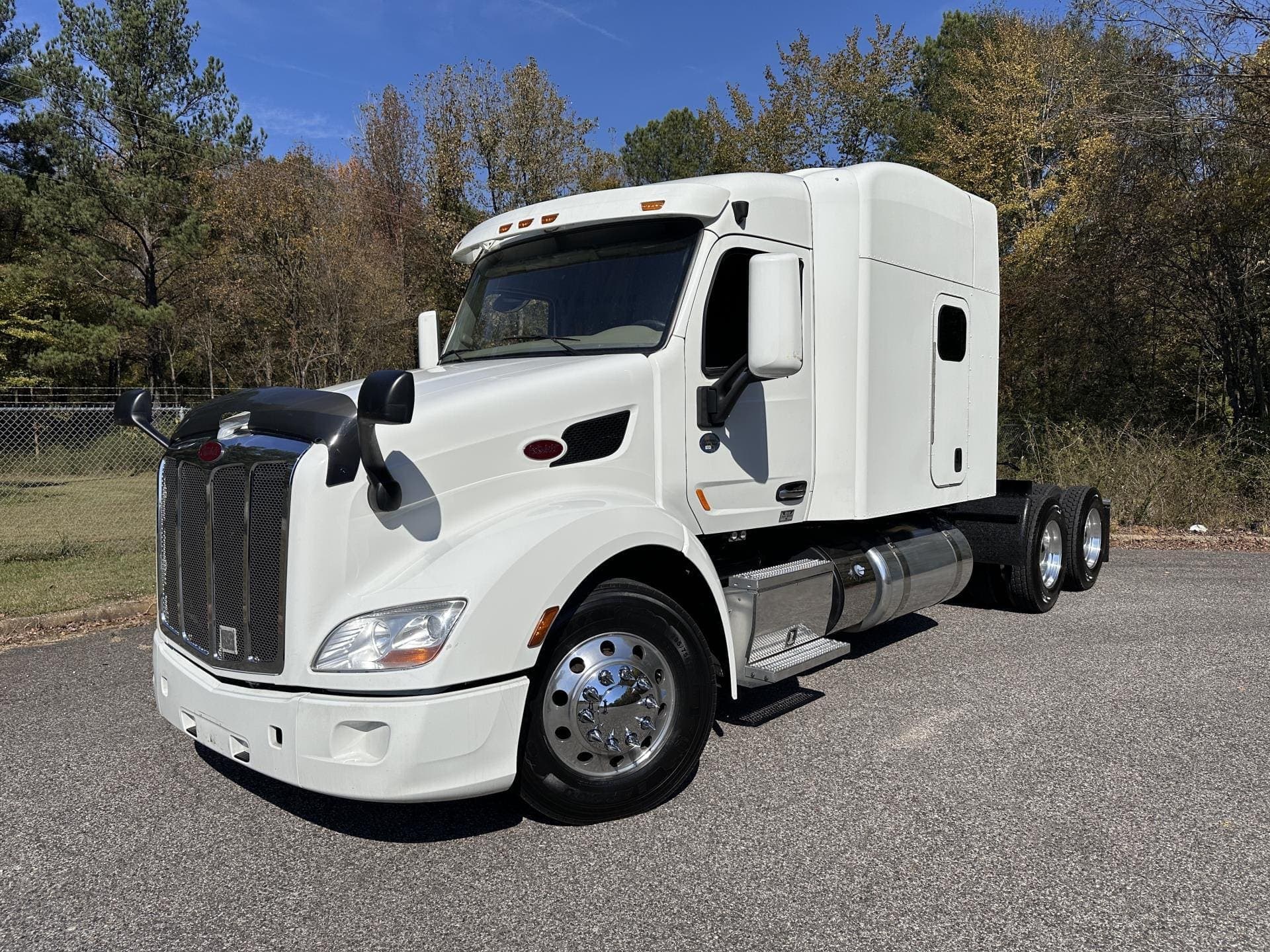 2022 Peterbilt 579 Sleeper Semi Truck