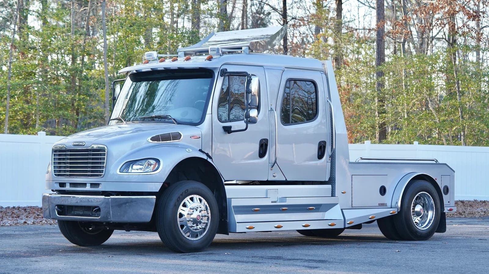 2008 Freightliner M2 SportChassis Heavy Duty Pickup