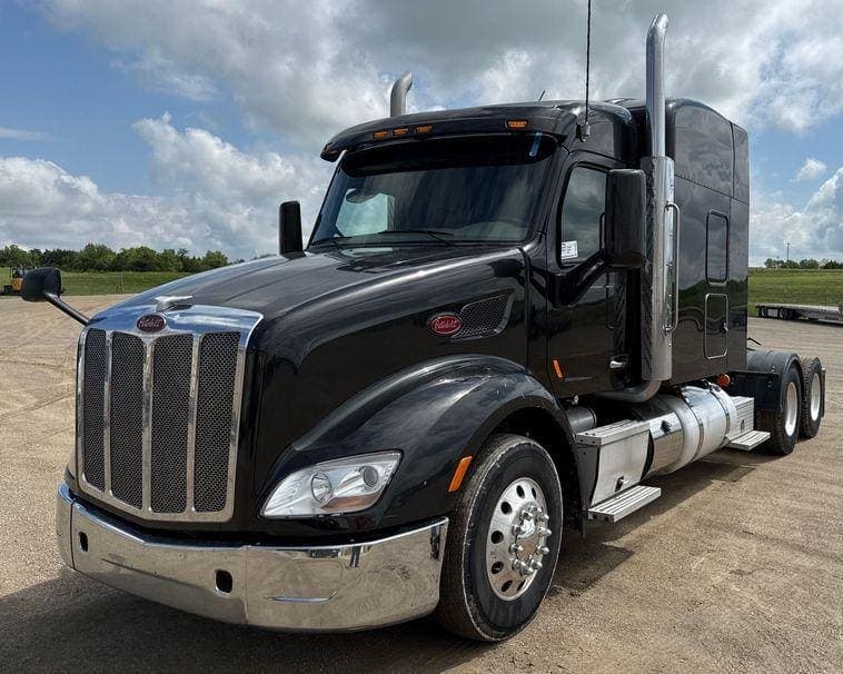 2019 Peterbilt 579 Sleeper Semi Truck